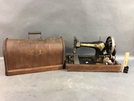 Vintage Singer Sewing Machine in Timber Case