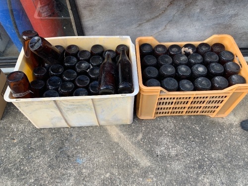 Large quantity of mostly Castlemaine XXXX brown bottles