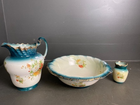 Grimwades Pottery England washbasin set (crack in jug and smaller vase)