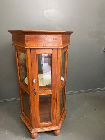 Hexagonal display cabinet