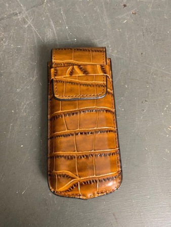 Crocodile leather style cigar holder