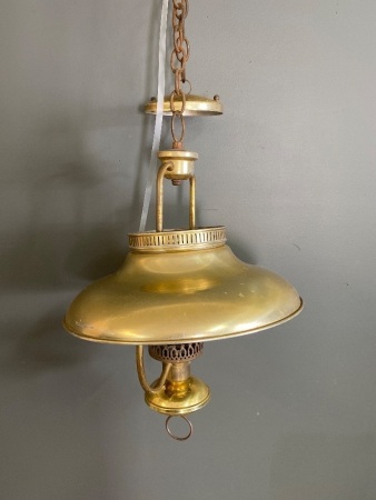 Hanging electric light in the form of a kerosene lamp