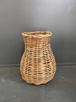 Large cane basket (H850)