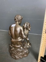 Boy and girl embracing figurine - Bronze Look - 3