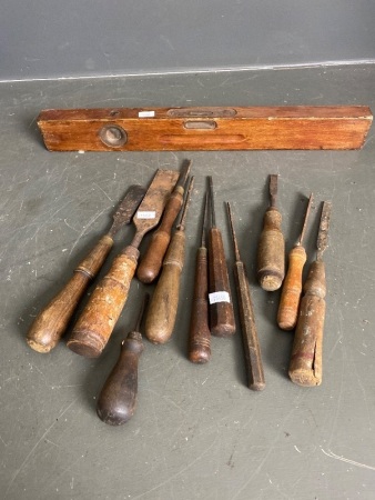 Vintage level and selection of chisels