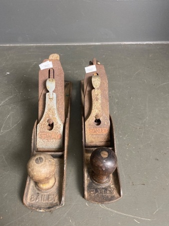 2 vintage Bailey/ Stanley planes - 1 made in USA, 1 made in England