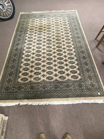 Large Persian style rug hand sewn in Pakistan 1850x2740