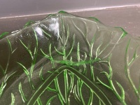 Uranium glass leaf dish - crack in glass - 3