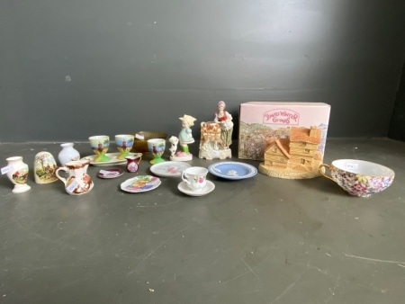 Selection of Bric a Brac with Wedgewood bicentennial dish, David Winter Cottages