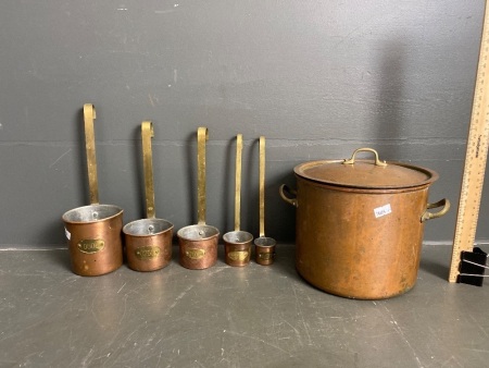 Copra copper pot made in Portugal  with 5 graduating measuring cups