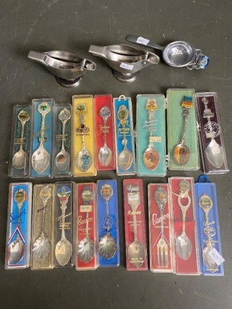 18 collectable tea spoons with tea strainer and 2x lemon squeezer