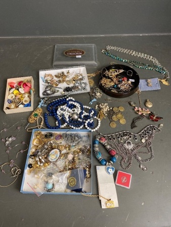 Collection of costume jewellery