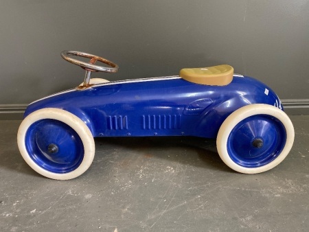 Vintage style Hipkids ride on 1930's inspired speedster Vatoko