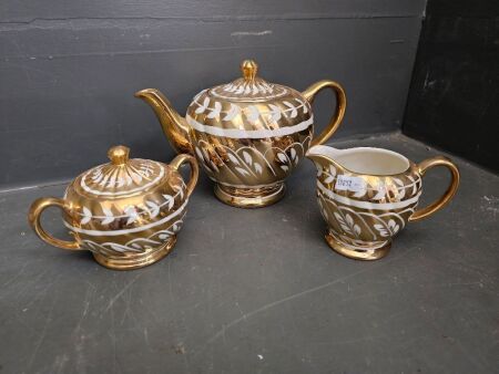 Stunning vintage Sadler gold swirl tea pot, milk jug and sugar bowl