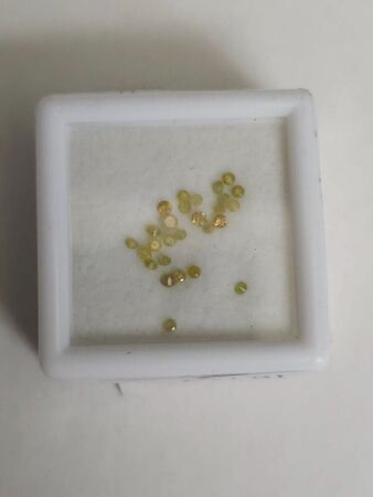 0.32 carats Yellow DIAMOND Gemstones