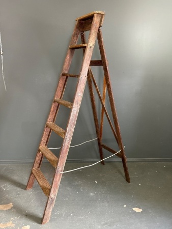 Welbilt wooden step ladder