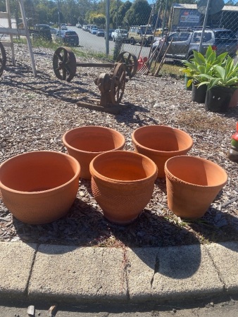 5 terracotta garden pots