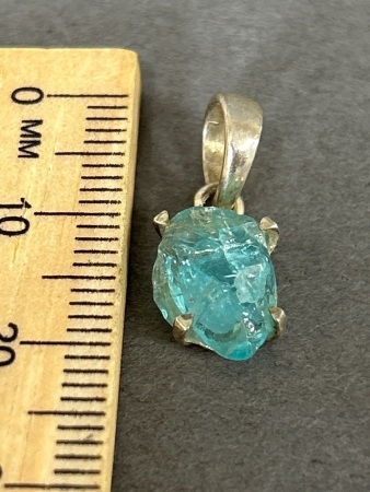 Sterling silver pendant with rough and uncut APATITE Gemstone