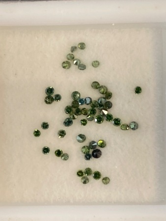 0.32 carrats green diamond gemstones