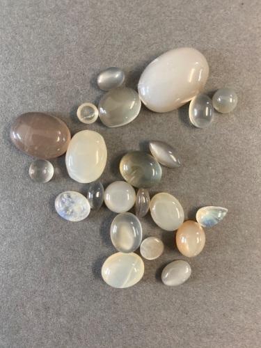 60 carats MOONSTONE Gemstones