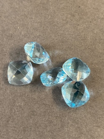 18 carats BLUE TOPAZ Gemstones