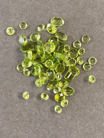 21 carats PERIDOT Gemstones