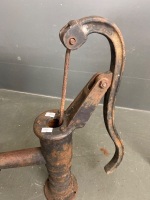 Vintage iron hand / garden pump - 4