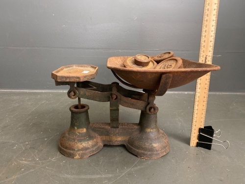 Vintage scales with 4 imperial weights