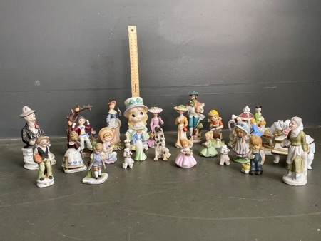 Large lot of figurines and ordaments