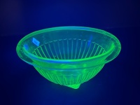 Uranium glass bowl - 3