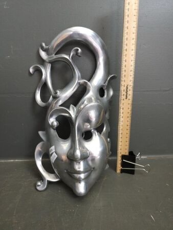 Metal hanging mistral face mask