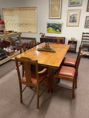 Beautiful Art Deco dining table and 6 chairs