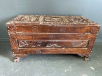 Small carved wooden chest with brass fittings - 3