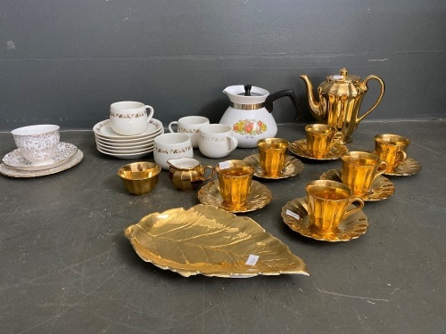 Mixed lot of gold and white china and 1 x Corning Ware jug