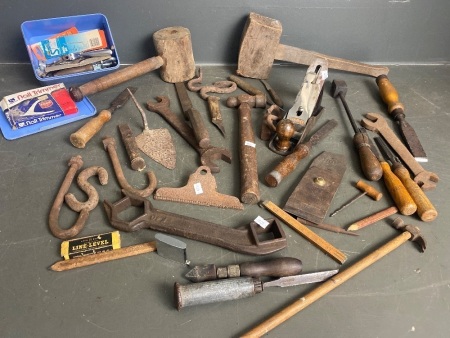 Mixed selection of vintage tools