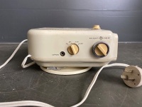 Mid century Astor electric clock radio - 4