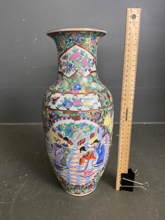 Exquisite Chinese vase