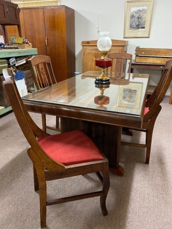 Art Deco table with 4 Art Nouveau chairs