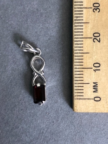 Sterling Silver pendant with GARNET Gemstone