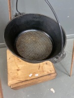 Camp oven with stand and wooden storage box - 3