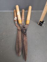 2 Timber Handled Hand Shears