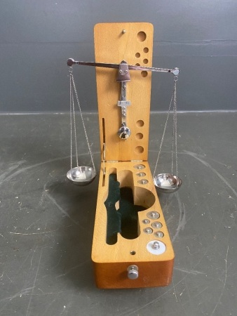 Travelling Gold or Jewellery Scales in Case