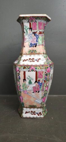 Chinlong Dynasty Vase