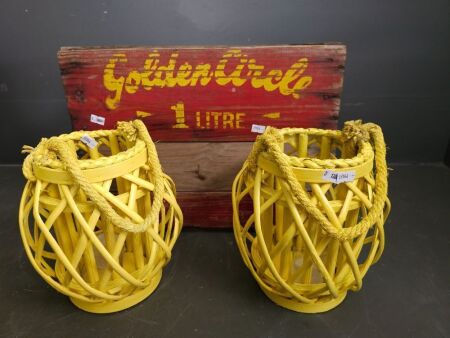 Golden Circle Wooden crate with 2 x Yellow Lanterns