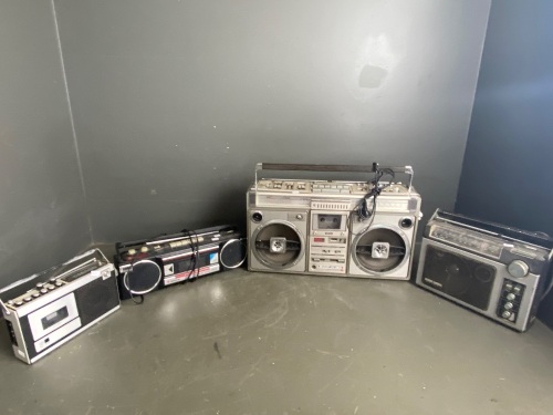 Mega Getto Blaster with two Tape Players and old Radio