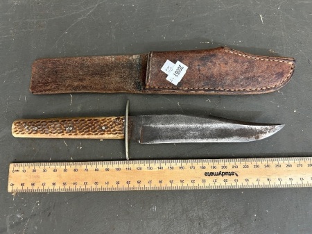 Carbon Steel Hunting Knife (5 3/4in blade) in Leather Sheath