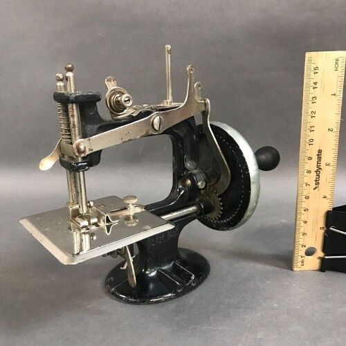 Peter Pan Childs Sewing Machine