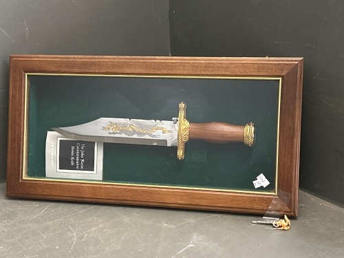 John Wayne Commemorative Bowie Knife in Lockable Display Case with Key