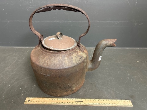 T & C Clark 6qt Flat Bottom Heavy Cast Iron Kettle with Replacement Copper Lid