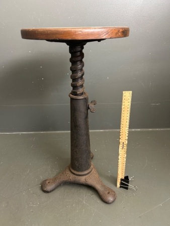 Screw Adjustable Singer Cast Iron Stool with Wooden Seat